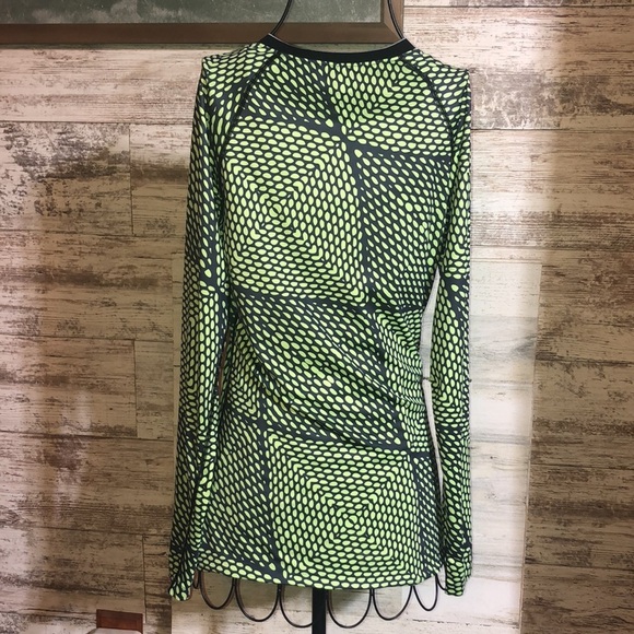 Nike pro fitted long sleeve shirt geographic print green black and gray small​​ - Picture 4 of 4